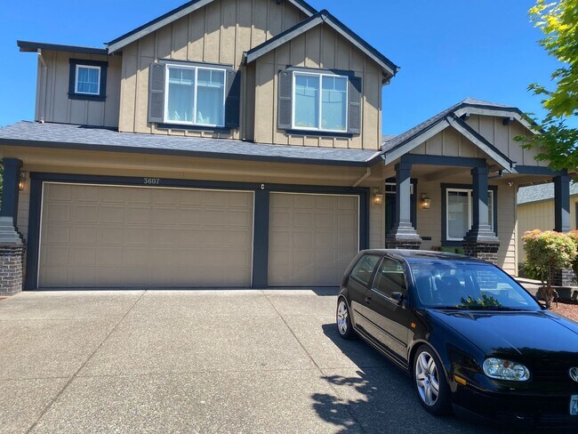 3607 Hoodview Dr in Forest Grove, OR - Building Photo - Building Photo