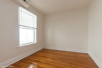 4954-4956 W Augusta Blvd in Chicago, IL - Building Photo - Interior Photo