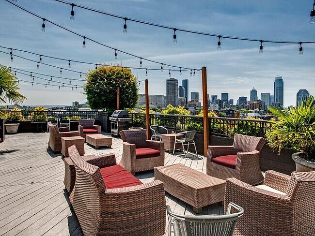 1125 E Olive St, Unit 608 in Seattle, WA - Building Photo - Building Photo