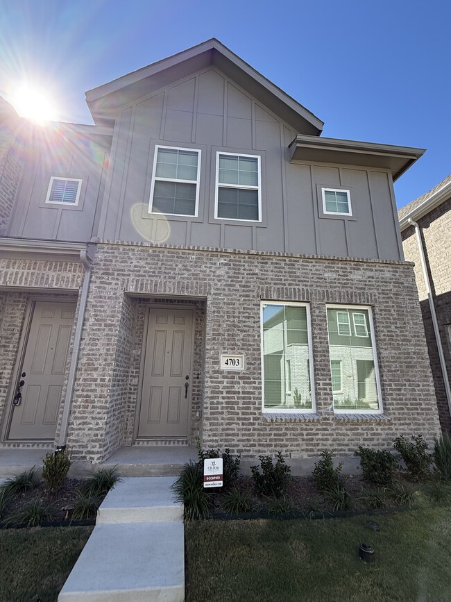 4703 Stirring Pathway