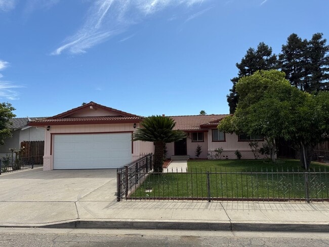 property at 2261 Rochelle Ave
