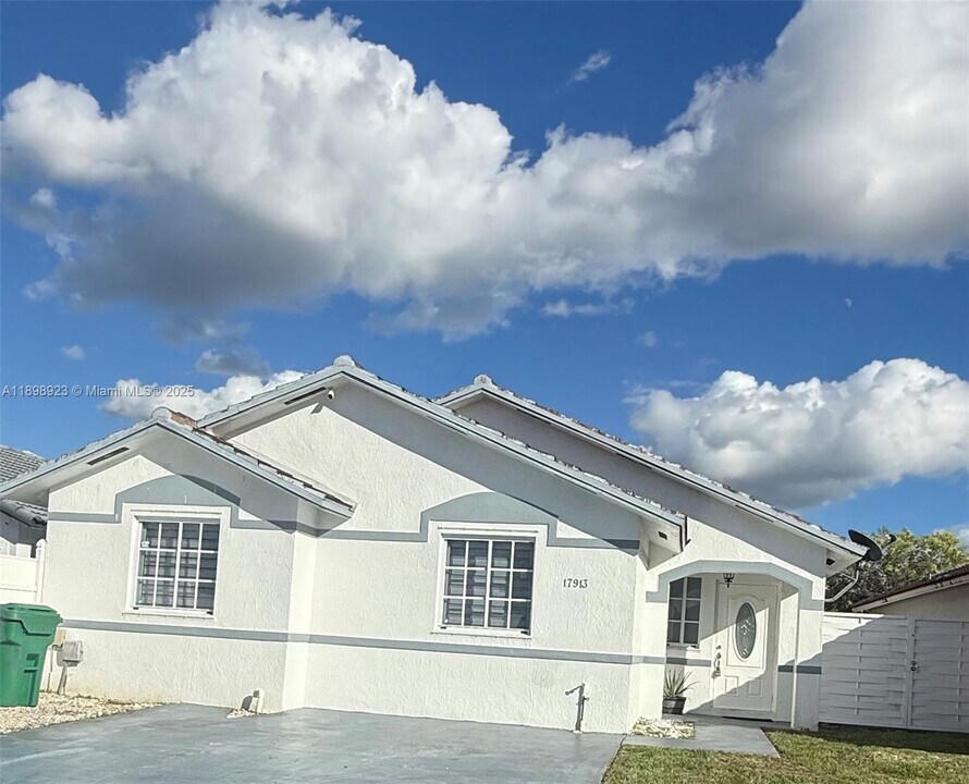17913 SW 145th Ave in Miami, FL - Building Photo