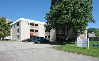 120 S 38th Ave in Omaha, NE - Building Photo