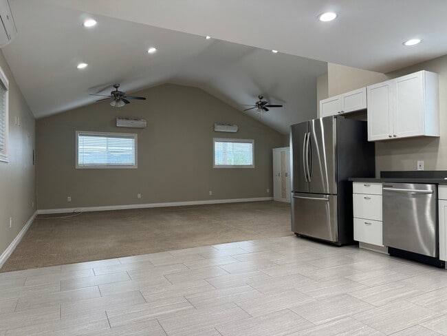 16357 Vintage St in North Hills, CA - Building Photo - Building Photo