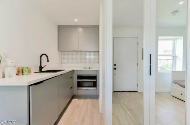 property at 715 S 3rd St