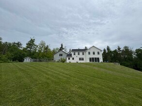 81 Pine Tree Ln in Manchester, VT - Building Photo - Building Photo