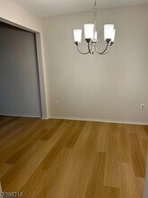 45 Meadowview Dr in Clinton Township, NJ - Building Photo - Building Photo