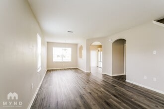 8162 Canterbury Lake Blvd in Tampa, FL - Foto de edificio - Building Photo