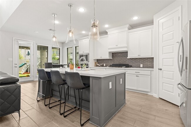 property at 5015 Walnut Grv Ln