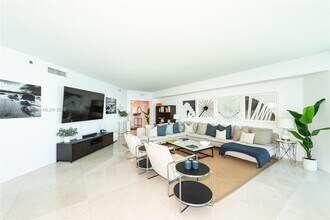 2711 S Ocean Dr in Hollywood, FL - Building Photo - Building Photo