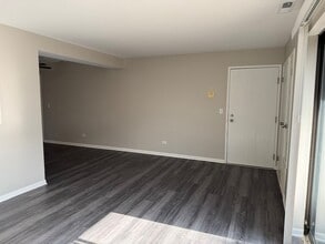 2220 Abbeywood Dr, Unit B in Lisle, IL - Building Photo - Building Photo