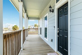 13707 Mutiny Ln in Galveston, TX - Building Photo - Building Photo