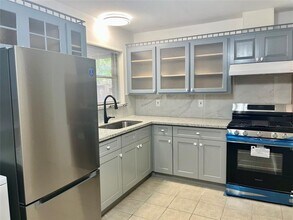 3001 15th Ave N in Texas City, TX - Building Photo - Building Photo