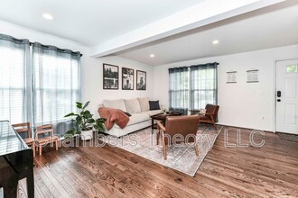 235 Shirley Square SE in Leesburg, VA - Building Photo - Building Photo
