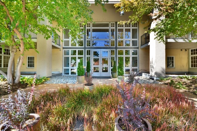 275 S Harrison St, Unit 505 in Denver, CO - Building Photo - Building Photo