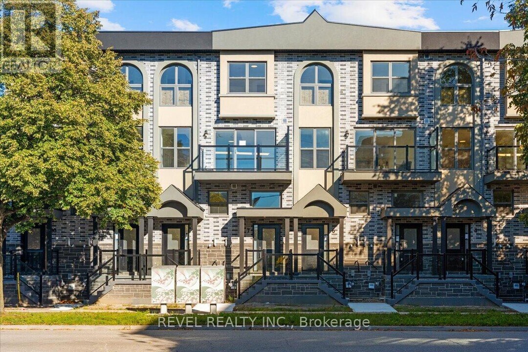 200 Railway Engine House Way in Whitby, ON - Building Photo