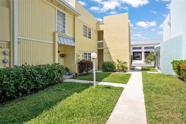 2161 NE 36th St in Lighthouse Point, FL - Building Photo - Building Photo