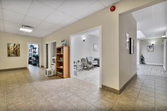 38 Ainslie St N in Cambridge, ON - Building Photo - Building Photo