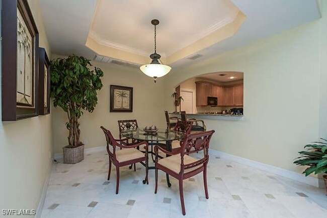 2826 Tiburon Dr in Naples, FL - Foto de edificio - Building Photo