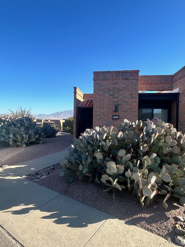 1449 W Desert Hills Dr in Green Valley, AZ - Building Photo - Building Photo