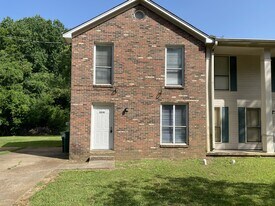 2000 N Royal St in Jackson, TN - Building Photo