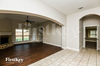 826 Graham Dr in Burleson, TX - Building Photo - Building Photo