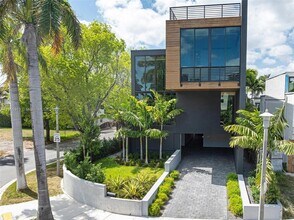 3571 Fair Isle St in Miami, FL - Building Photo - Building Photo