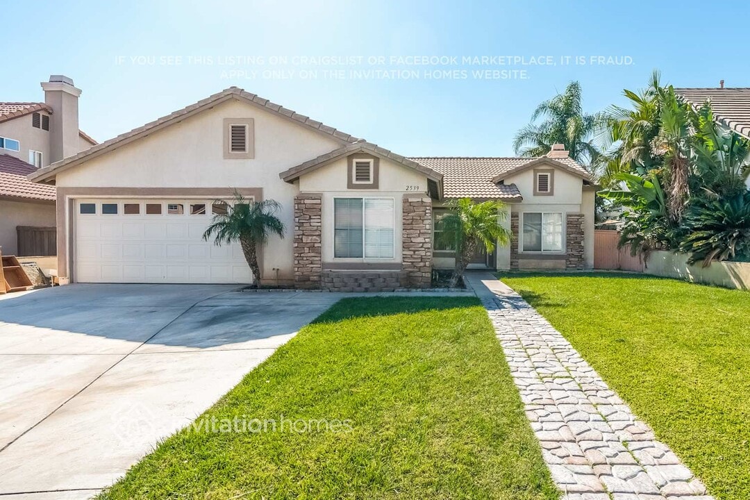2539 W Dawnview Dr in Rialto, CA - Building Photo