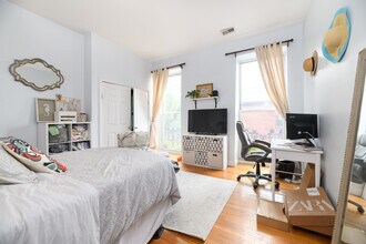 57 Otis St, Unit 2B in Cambridge, MA - Foto de edificio - Building Photo