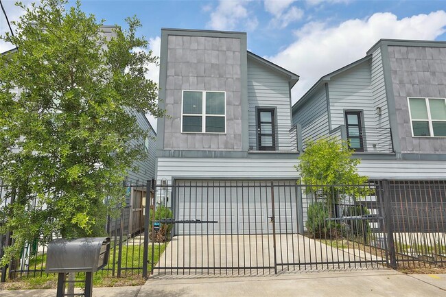 105 E 44th St in Houston, TX - Building Photo - Building Photo