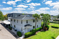 Harborside Terrace in Naples, FL - Foto de edificio - Building Photo