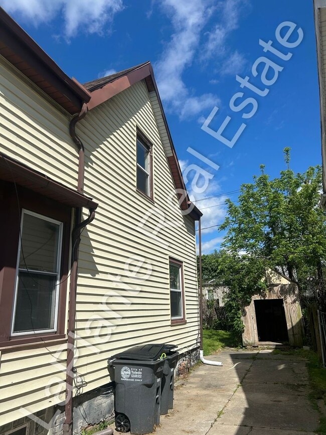 3932 Burnham Ave in Toledo, OH - Building Photo - Building Photo