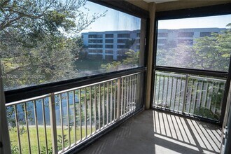 1705 Palm Cove Blvd, Unit Verano in Delray Beach, FL - Foto de edificio - Building Photo