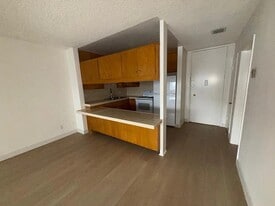 415 E Cedar Ave in Burbank, CA - Building Photo