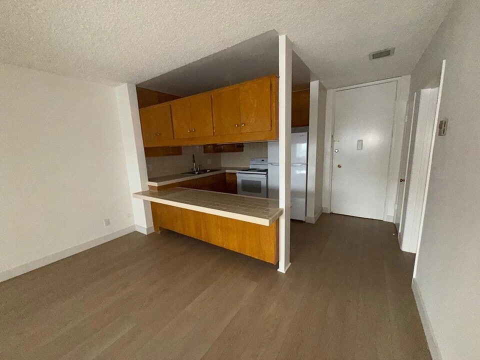 415 E Cedar Ave in Burbank, CA - Building Photo