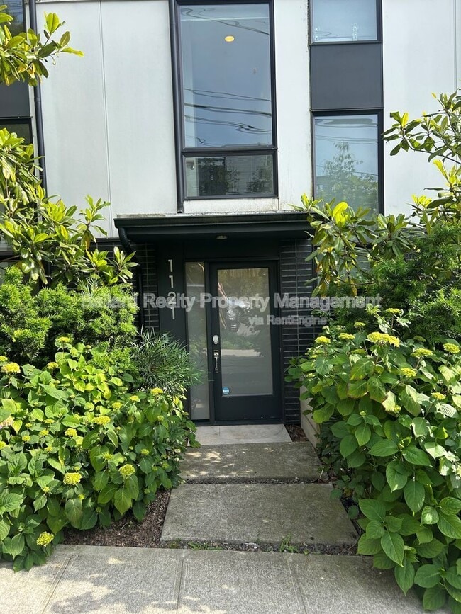 property at 1121 E Howell St