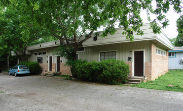 Anita Gardends Apartments in Austin, TX - Foto de edificio - Building Photo