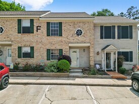 2030 Plantation Dr in Conroe, TX - Building Photo