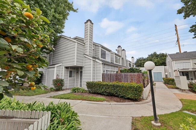 2400 W Orangethorpe Ave in Fullerton, CA - Building Photo - Building Photo
