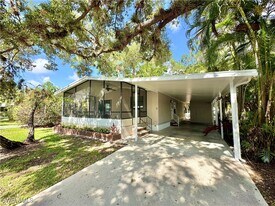 1252 Henderson Creek Dr in Naples, FL - Building Photo