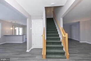 304 Coventry Way in Mount Laurel, NJ - Building Photo