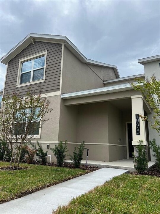 10660 Words Dr in Oakland, FL - Building Photo