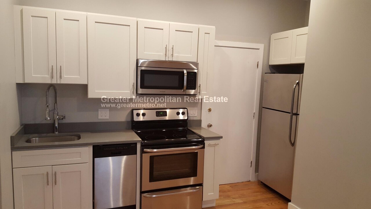 535 E 8th St, Unit 2 in Boston, MA - Building Photo