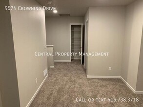 9574 Crowning Dr in West Des Moines, IA - Building Photo - Building Photo