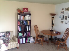 815 5th Ave, Unit Upper 1BR in Eau Claire, WI - Building Photo - Building Photo