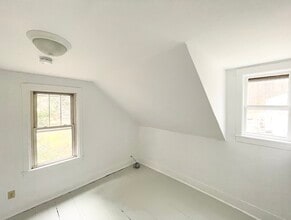 167 Pleasant St, Unit Apt 2 in Northfield, VT - Foto de edificio - Building Photo