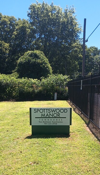 Spottswood Manor in Memphis, TN - Foto de edificio