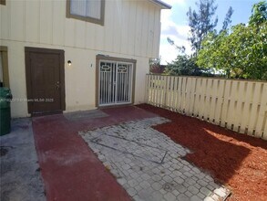 5834 NW 21st St in Lauderhill, FL - Building Photo - Building Photo