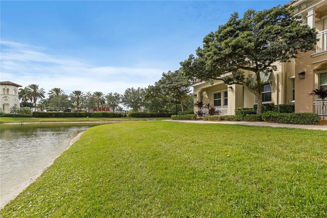4023 Cascada Cir in Hollywood, FL - Foto de edificio - Building Photo