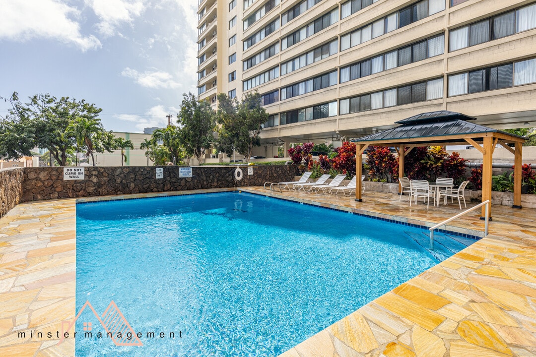 1050 Kinau St in Honolulu, HI - Building Photo